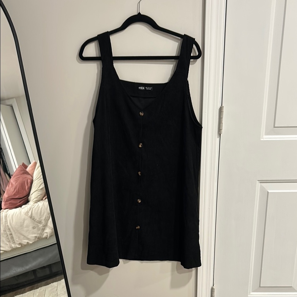 Black Sleeveless Button-Down Top